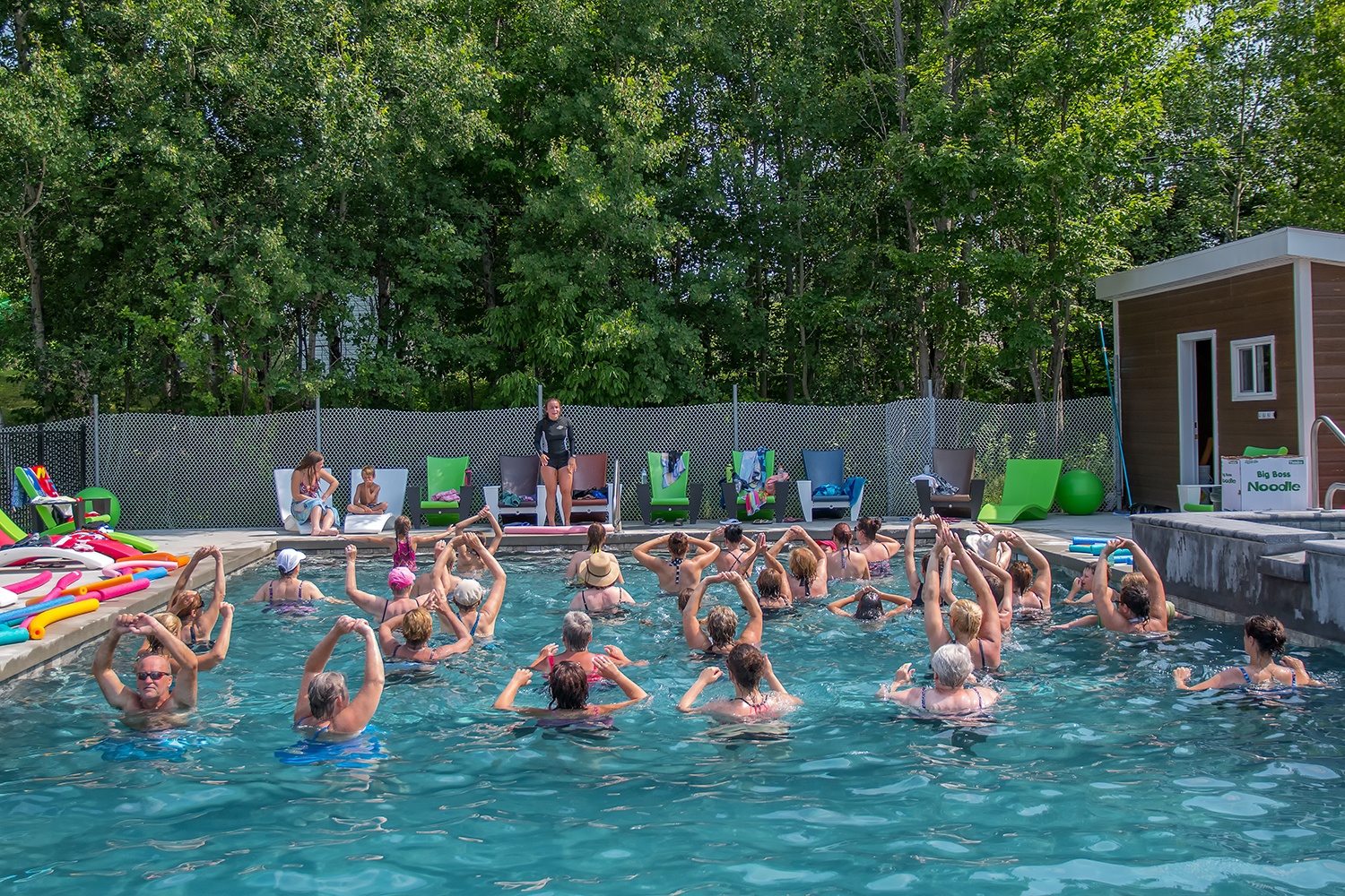 Aquagym dans la piscine chauffée du Camping Magog Orford en Estrie